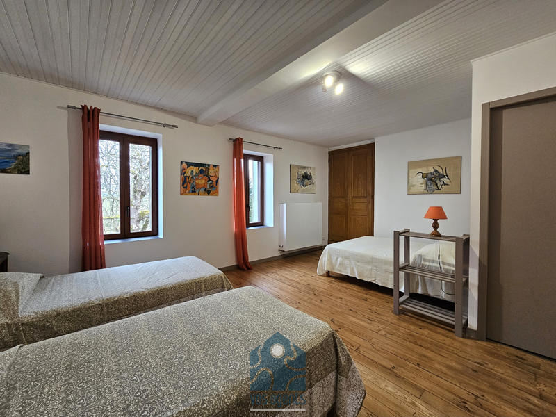 Propriété - 300 m² - 9 pièces