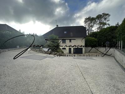 Maison - 210 m² - 9 pièces