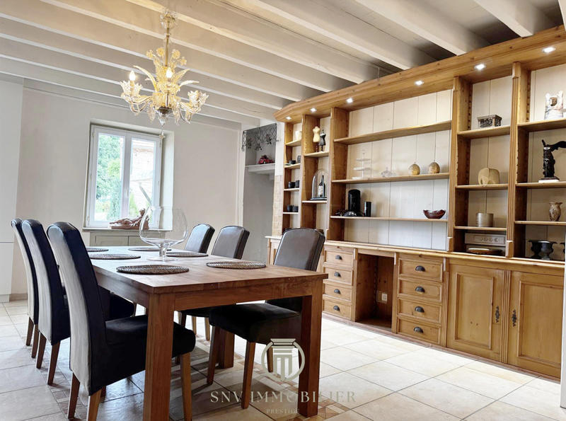 Maison - 221 m² - 7 pièces