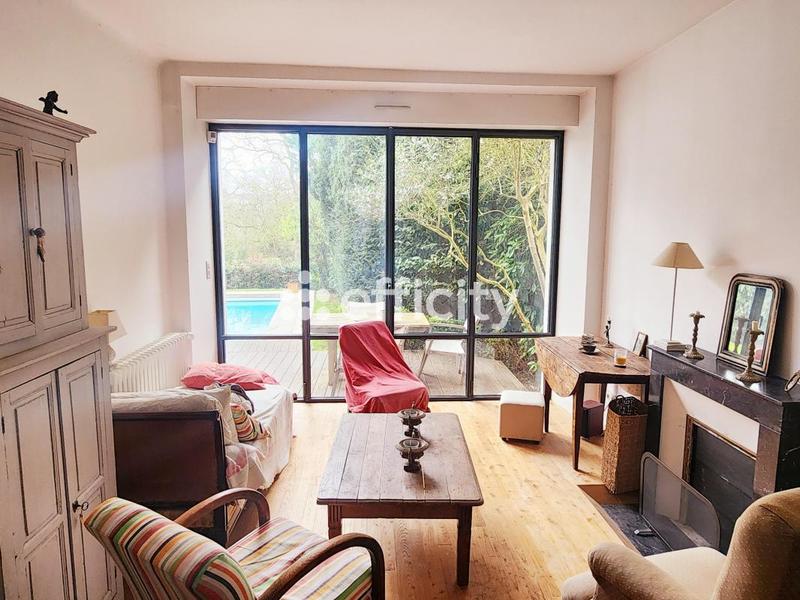 Maison - 215 m² - 10 pièces