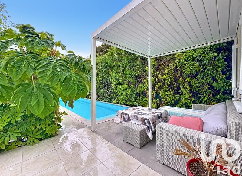 Maison - 180 m² - 8 pièces