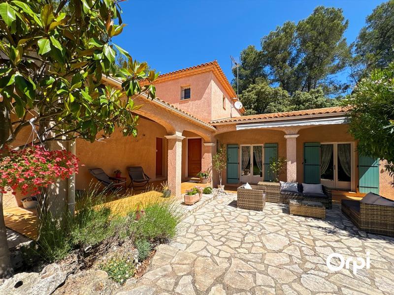 Maison - 211 m² - 6 pièces