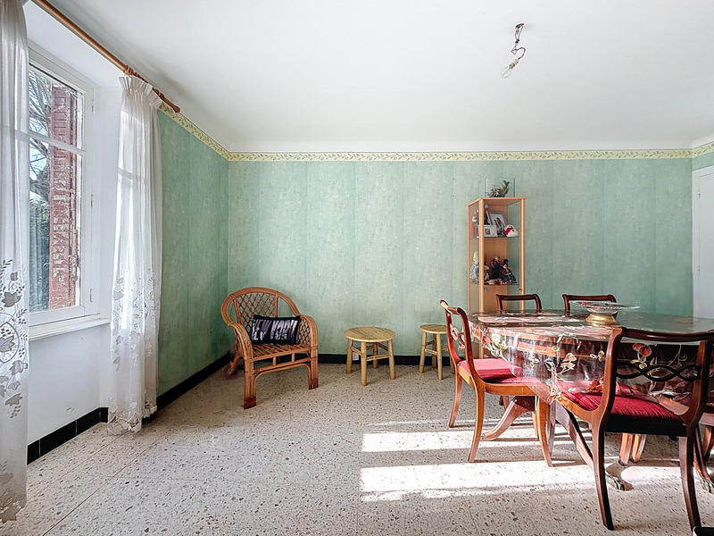 Maison - 238 m² - 10 pièces