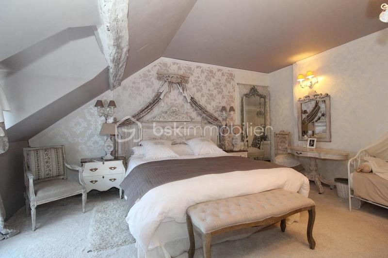 Propriété - 1 100 m² - 18 pièces