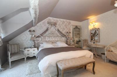 Propriété - 1 100 m² - 18 pièces