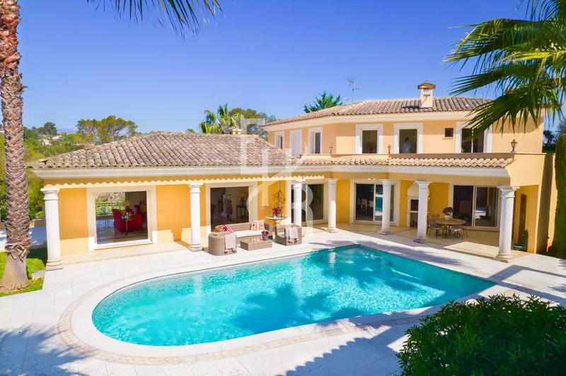 Villa - 329 m² - 10 pièces