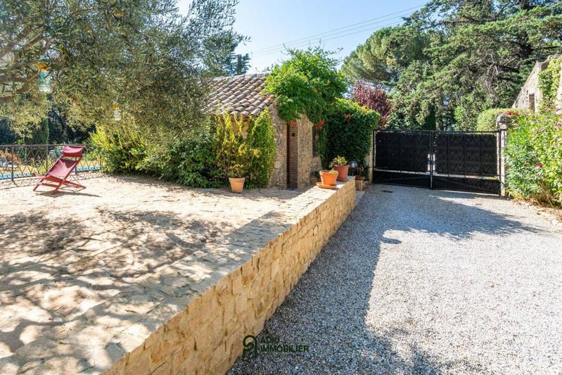 Mas - 400 m² - 15 pièces