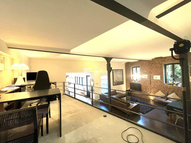 Loft - 217 m² - 5 pièces