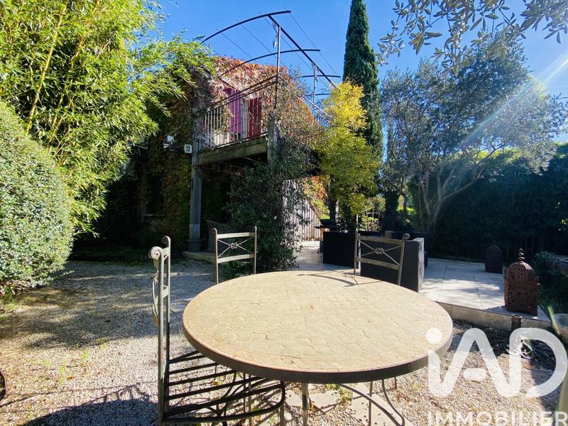 Maison - 250 m² - 9 pièces