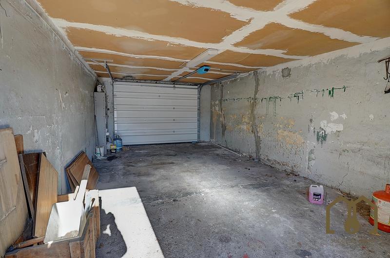 Maison - 212 m² - 9 pièces