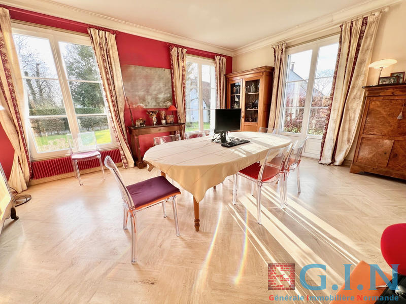 Propriété - 260 m² - 9 pièces