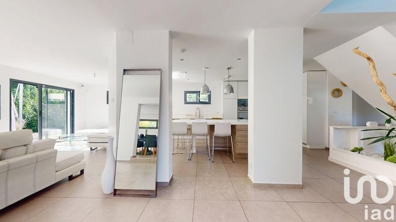 Maison - 201 m² - 8 pièces