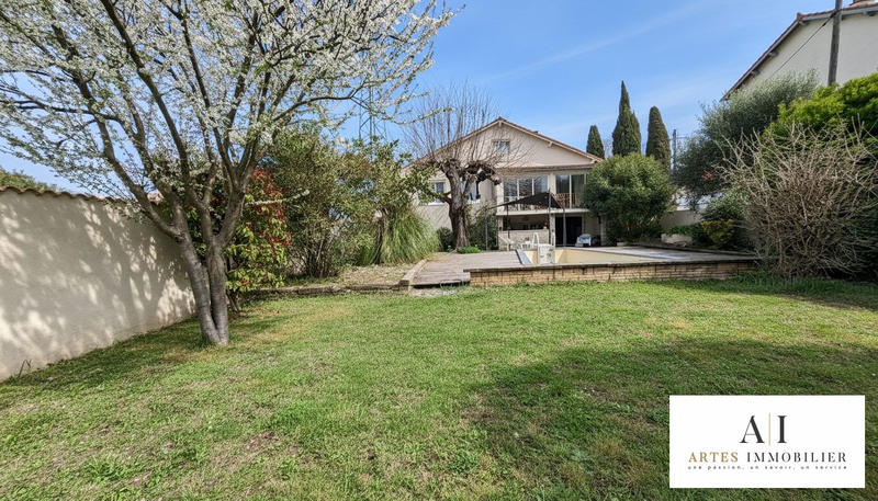 Maison traditionnelle - 180 m² - 6 pièces