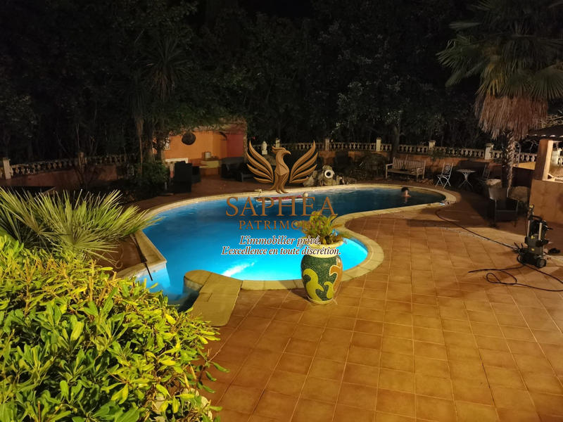 Maison - 550 m² - 12 pièces