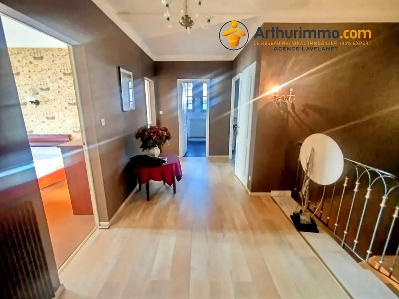 Maison - 275 m² - 10 pièces