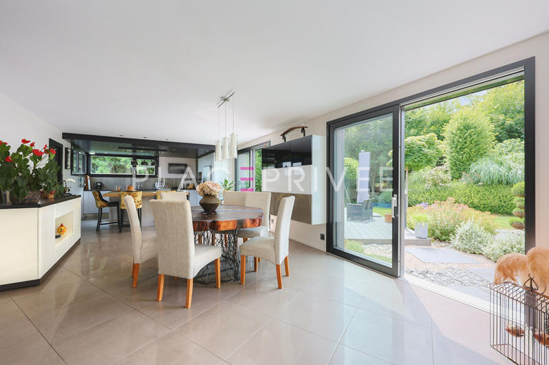 Maison - 390 m² - 8 pièces