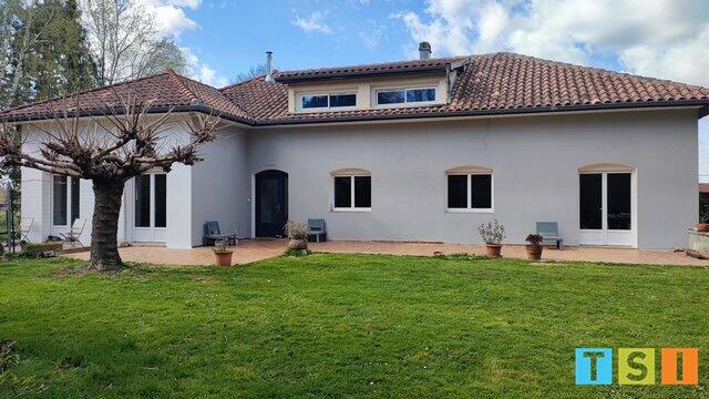 Maison - 223 m² - 8 pièces