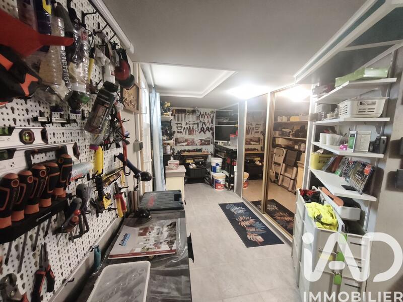 Maison - 250 m² - 8 pièces