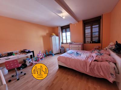 Maison - 210 m² - 6 pièces