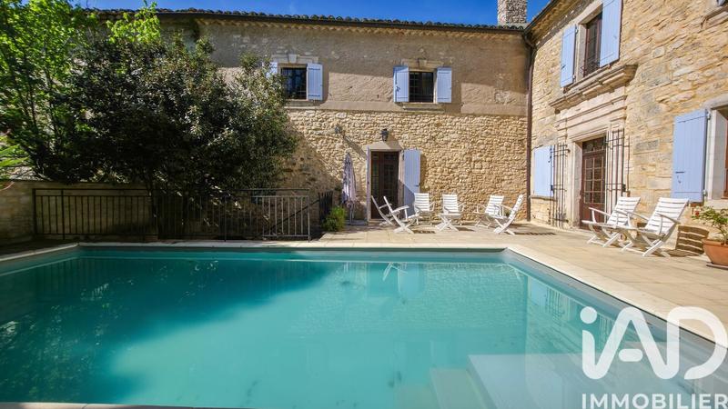 Maison - 360 m² - 12 pièces