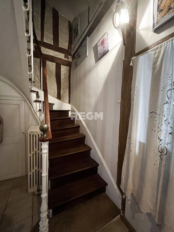 Maison - 230 m² - 8 pièces