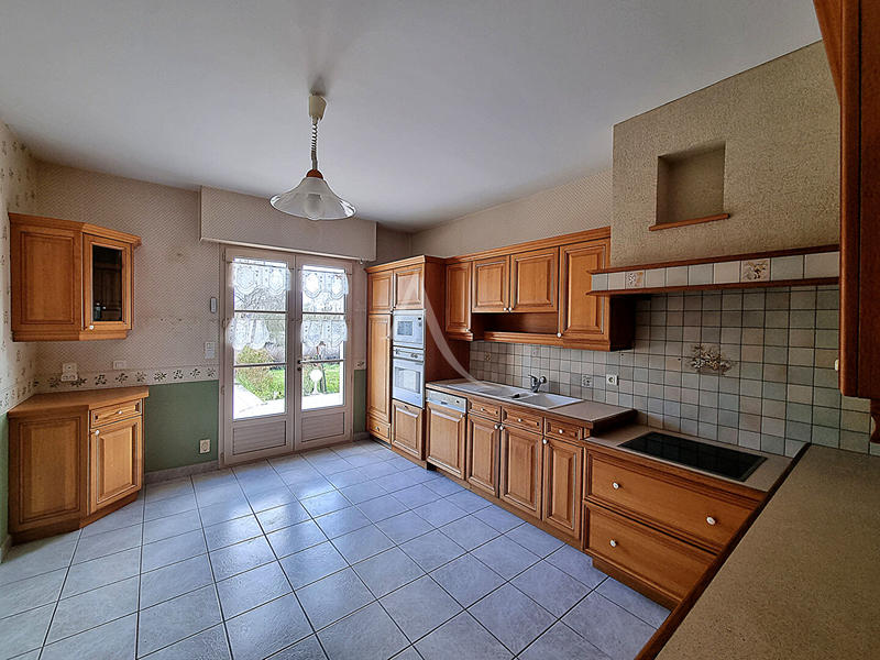 Maison - 230 m² - 7 pièces