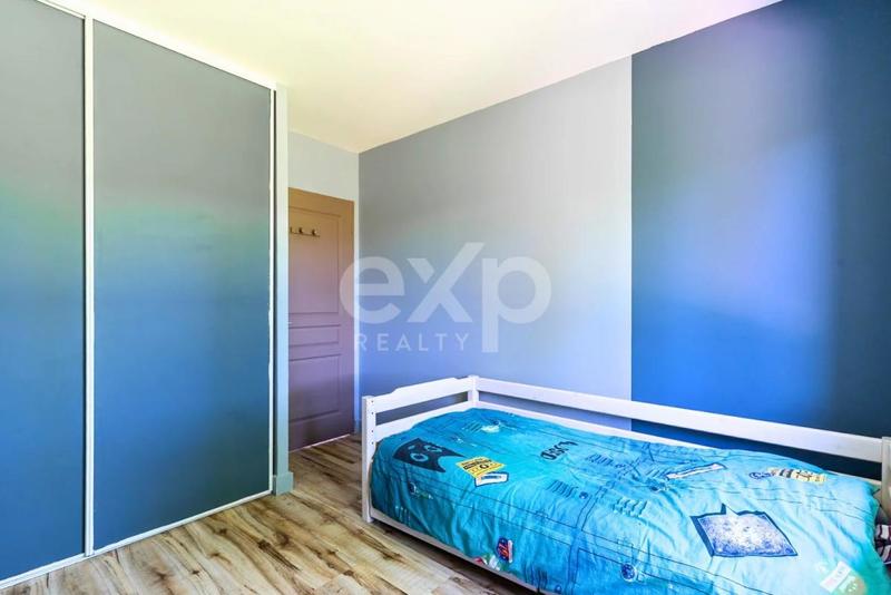 Maison - 180 m² - 8 pièces