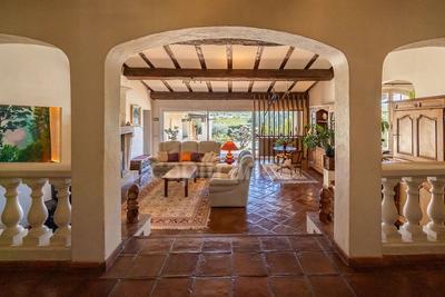 Maison - 202 m² - 7 pièces