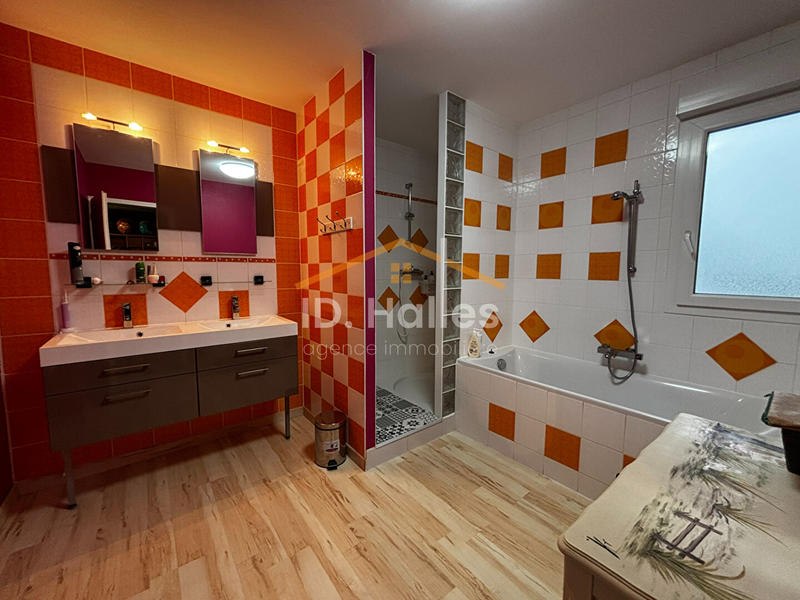 Maison - 162 m² - 8 pièces