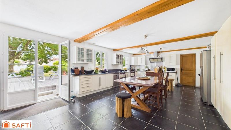 Villa - 284 m² - 9 pièces