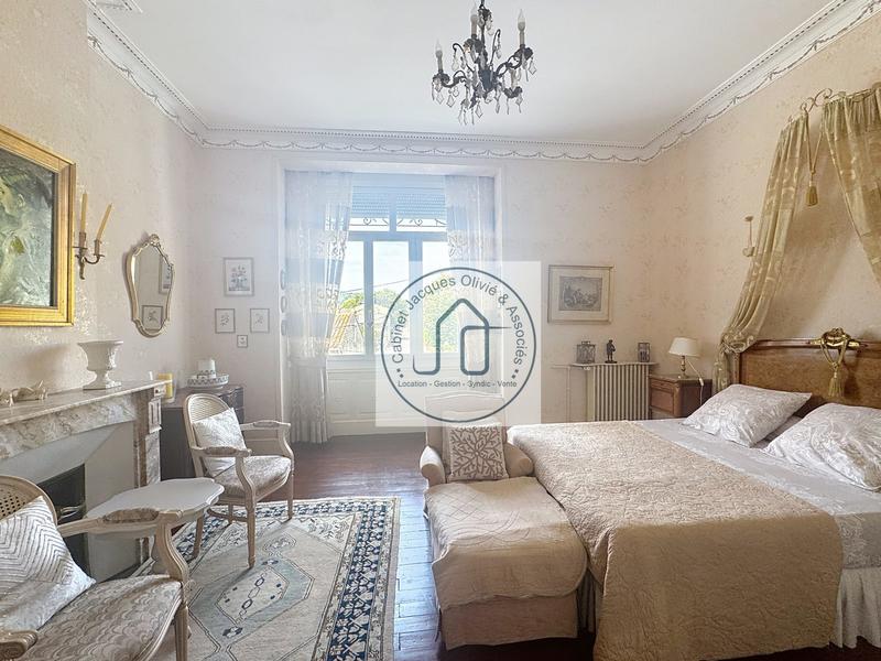 Maison - 503 m² - 11 pièces