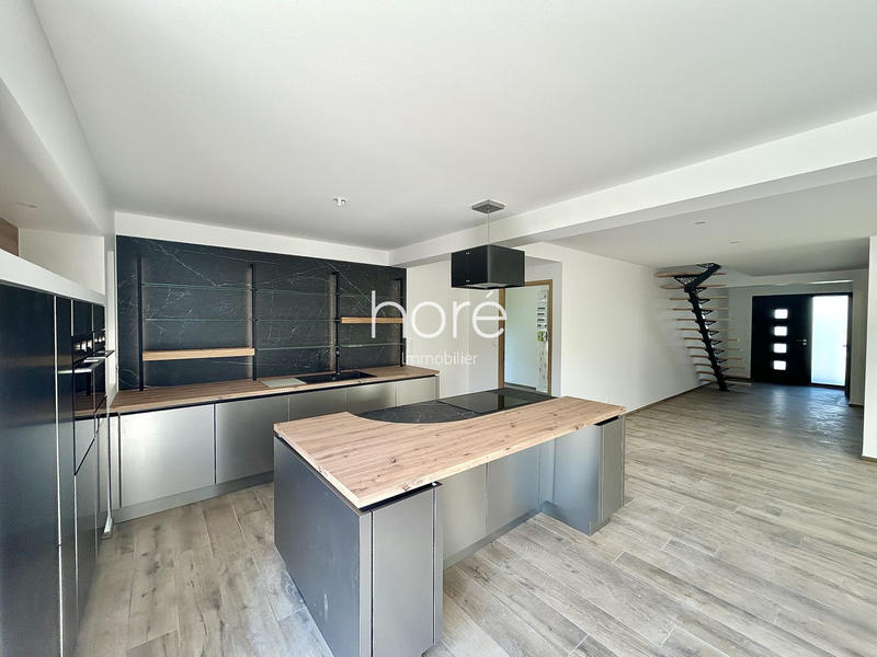 Maison - 165 m² - 6 pièces