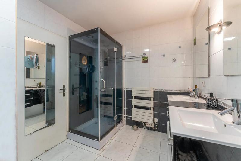 Maison - 196 m² - 6 pièces