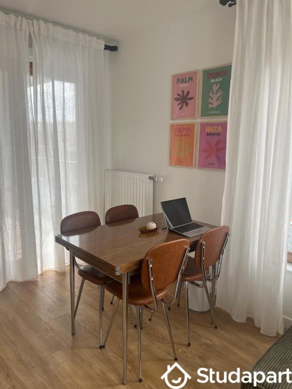 Chambre - 12 m² - 1 pièce