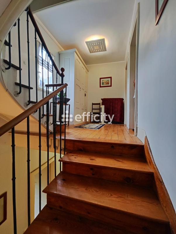 Maison - 284 m² - 10 pièces