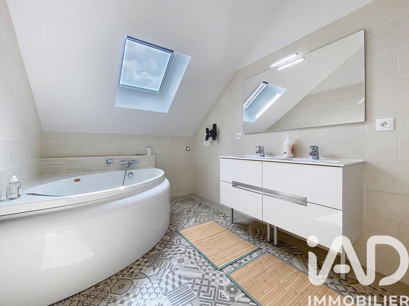 Maison - 180 m² - 5 pièces