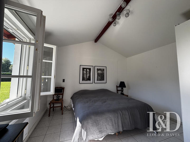 Maison - 220 m² - 8 pièces