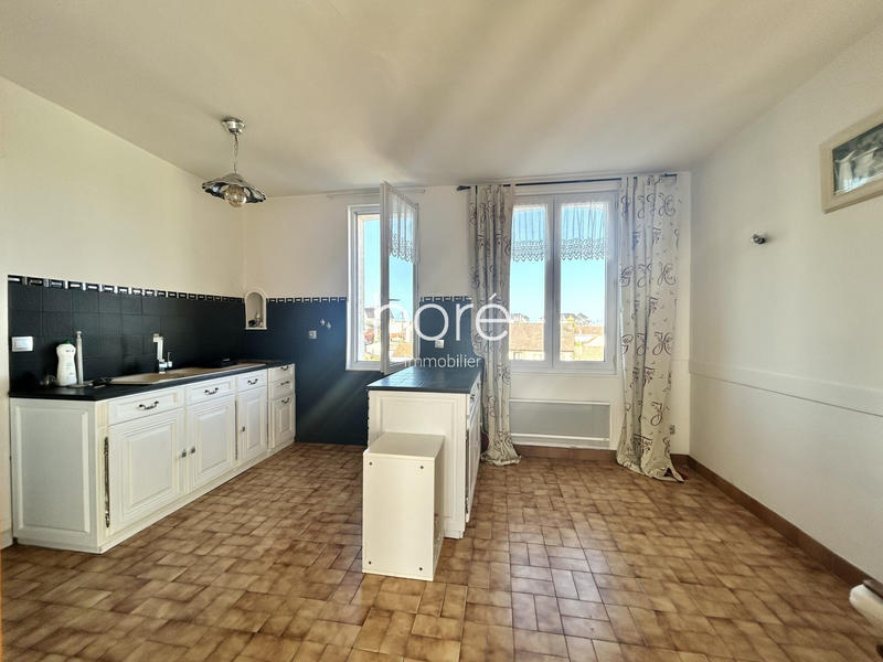 Maison - 210 m² - 12 pièces