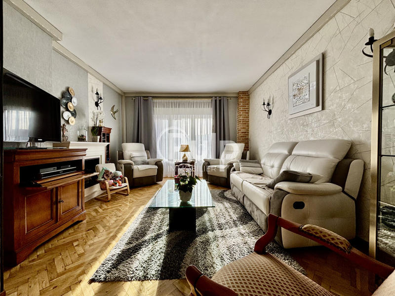 Maison - 227 m² - 8 pièces