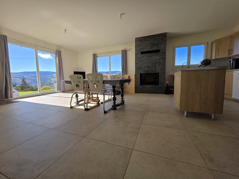 Maison - 98 m² - 5 pièces