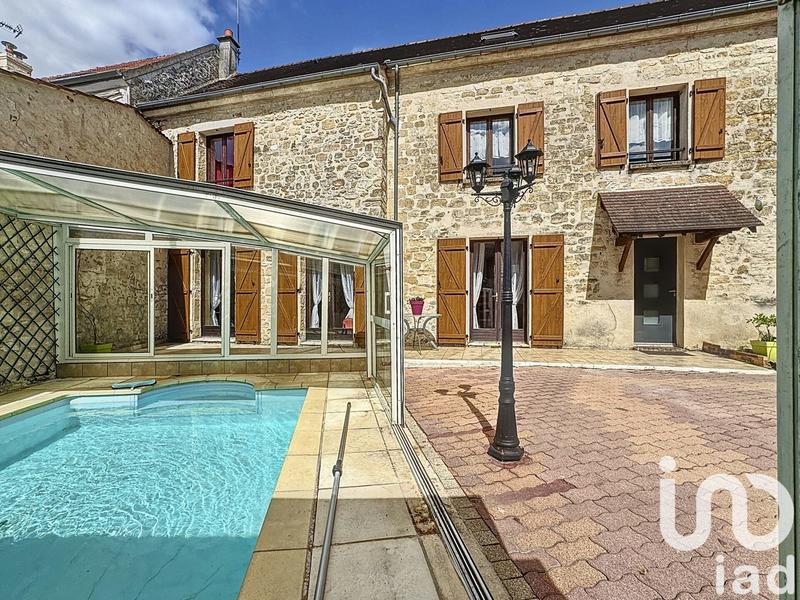 Maison - 246 m² - 9 pièces