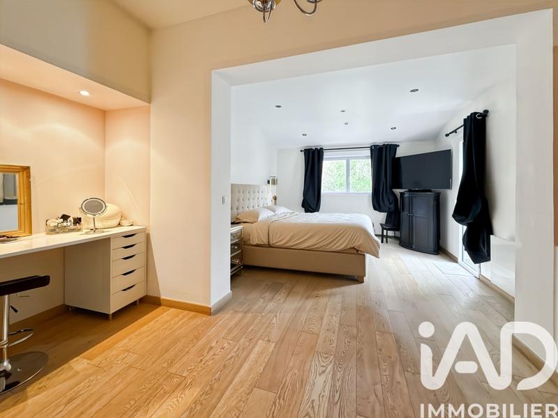 Maison - 280 m² - 8 pièces