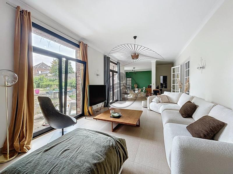 Maison - 328 m² - 8 pièces