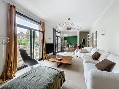 Maison - 328 m² - 8 pièces