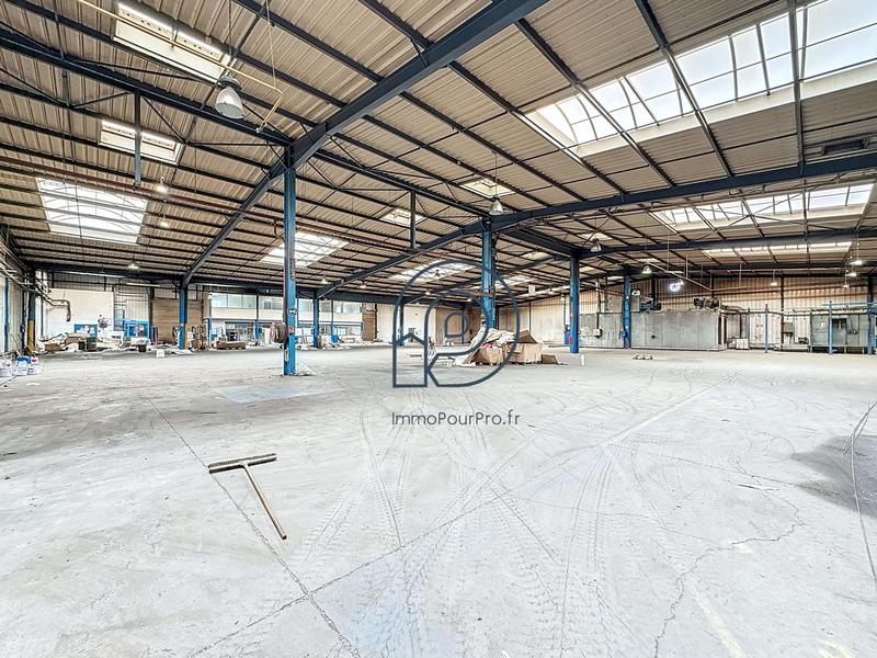 Entrepôt - 3 869 m²