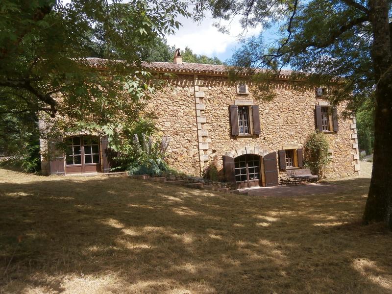 Maison traditionnelle - 221 m² - 8 pièces