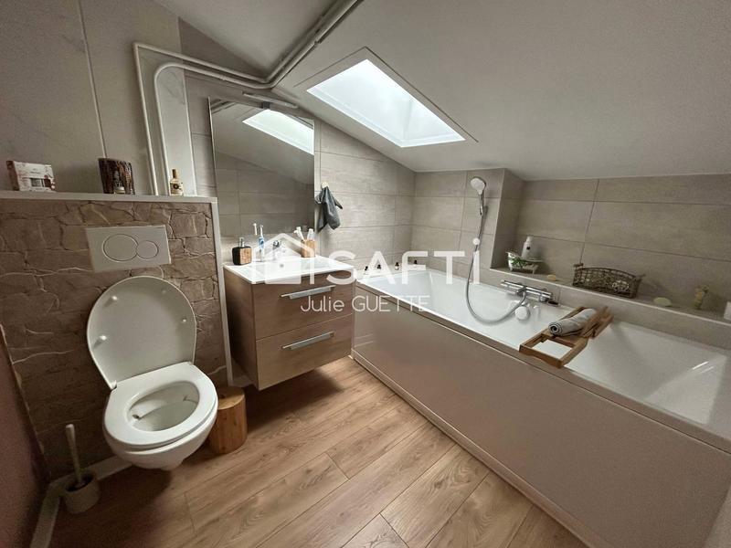 Maison - 275 m² - 10 pièces