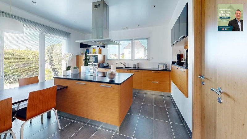 Maison - 256 m² - 7 pièces