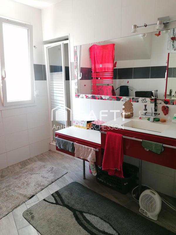 Maison - 233 m² - 9 pièces