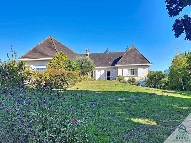 Maison - 422 m² - 12 pièces